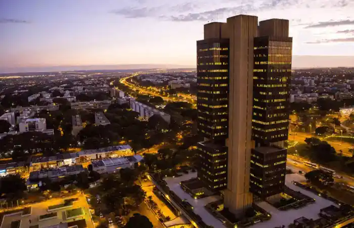 imagem-aerea-do-banco-central-do-brasil-com-sede-em-brasilia-durante-o-por-do-sol